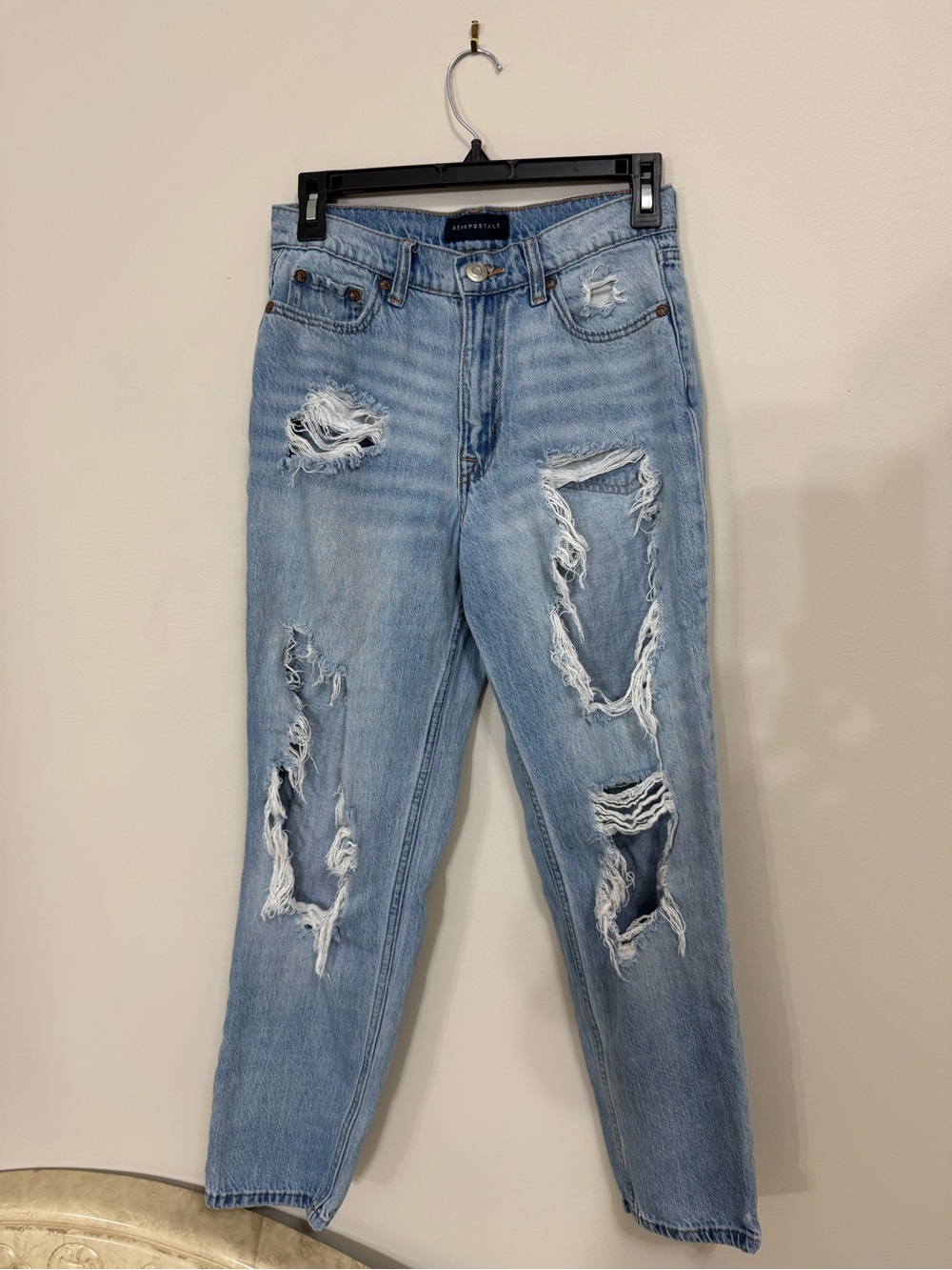 Aeropostale Women’s Size 2 Distressed Mom Jean Cotton Excellent Condition